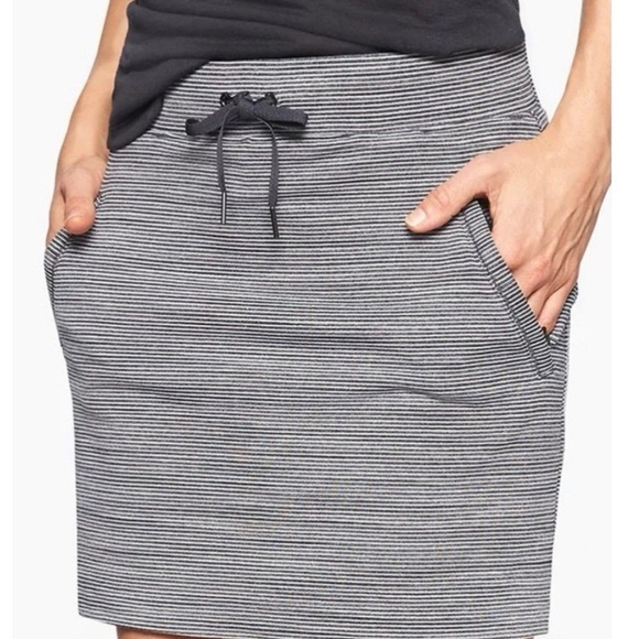 Athleta Pants - Athleta stripe Modern metro skort gray & white size medium